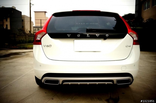 2014 V60 D4極地白簡單開箱