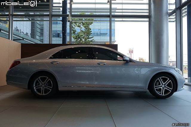 賞S400hybrid(影片介紹內裝)，巧遇台灣賓士總裁。