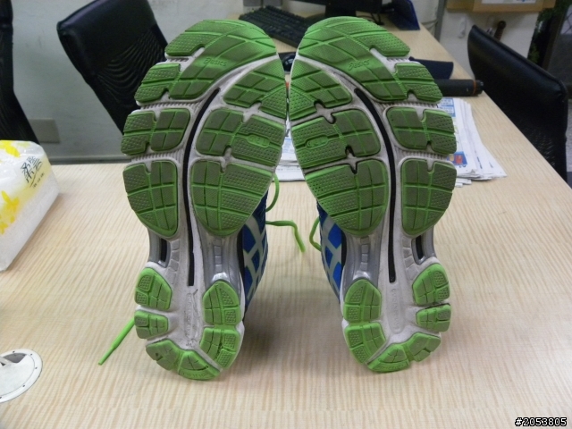 我的Asics nimbus 15 鞋底(問題請益)