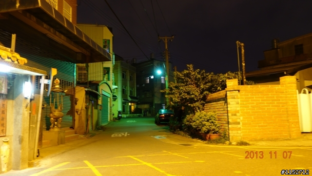 想請問 SONY RX100 II 夜拍偏綠正常嗎?