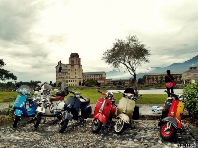 Vespa  Girl  Of  Taiwan 之 偉士四女孩長征花蓮