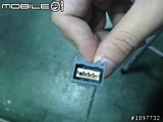 Honda AUX 傳輸線  幫忙看一下這條是什麼線!!