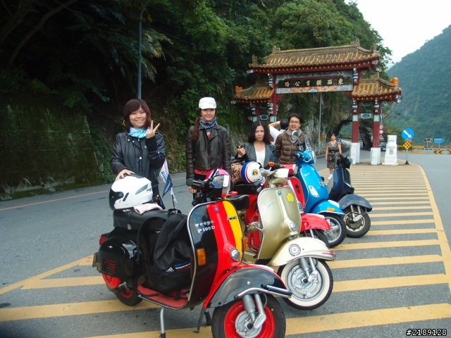 Vespa  Girl  Of  Taiwan 之 偉士四女孩長征花蓮