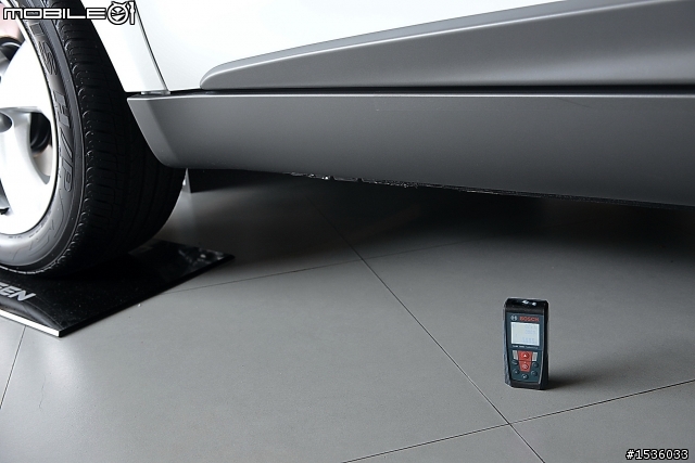 BOSCH GLM7000量測U6高22.3公分高，比U7矮，但比MPV高。