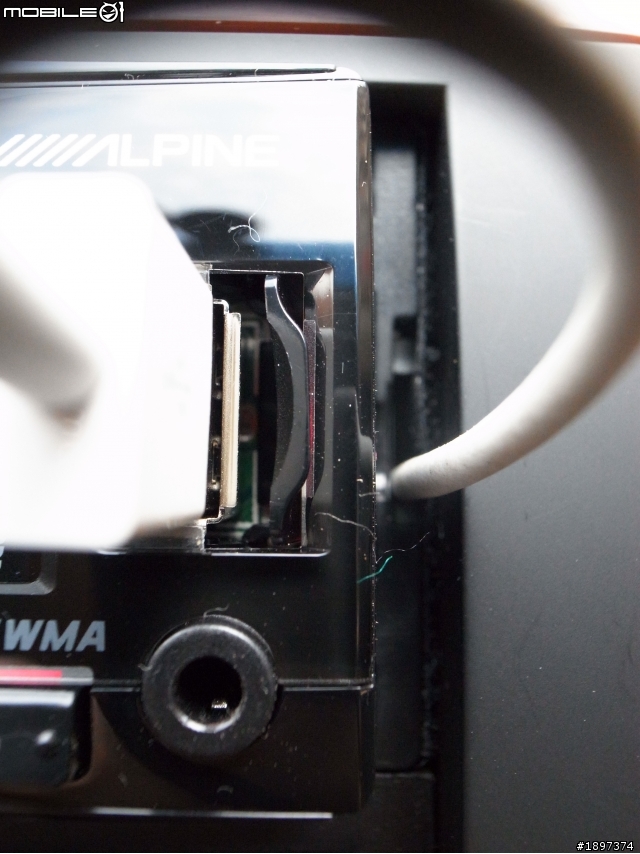 【開箱】汽車音響主機 Alpine UTE-42CBT 無碟機，藍芽配對，支援IPHONE分享
