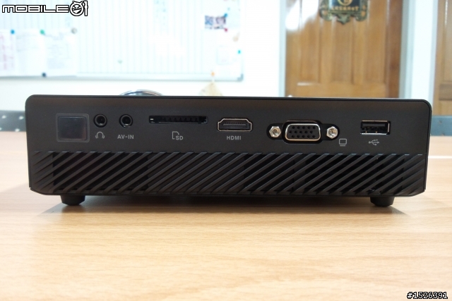 [開箱] ASUS B1M 輕巧投影機