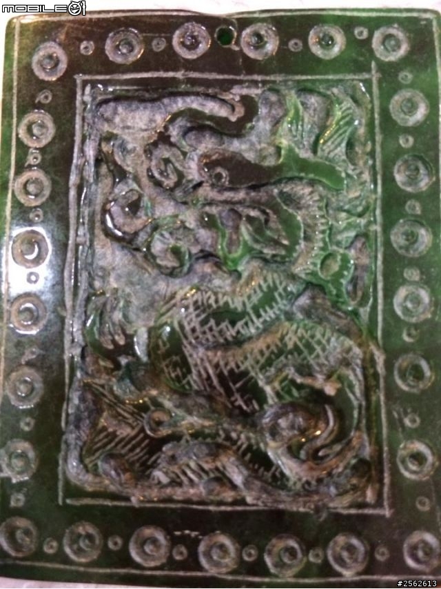 在清理人家搬家不要的東西時發現幾塊玉和勞力士錶