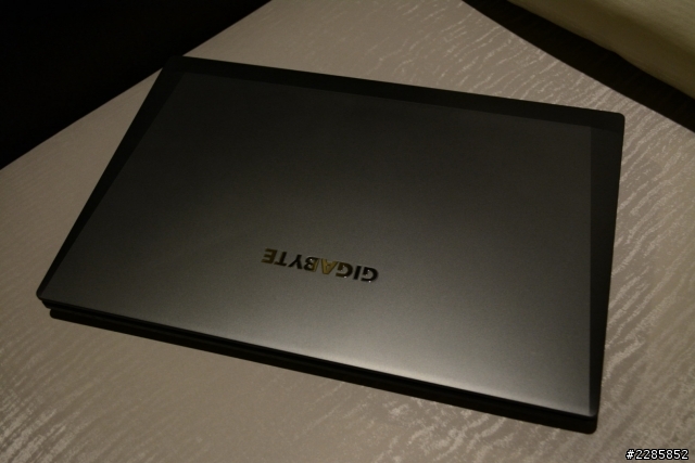 [分享]小弟的外接工作兼LOL機 GIGABYTE Q2556N