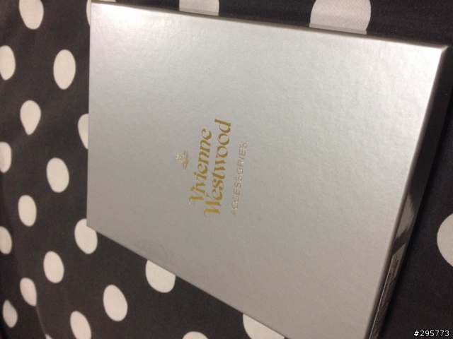 {簡易開箱文}與vivienne westwood 的初體驗～～中性短夾（有夠高調）
