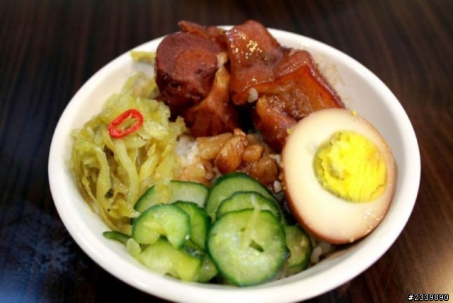 挖賽~原來高雄也有隱藏版美食 砂鍋魚頭+豬腳飯