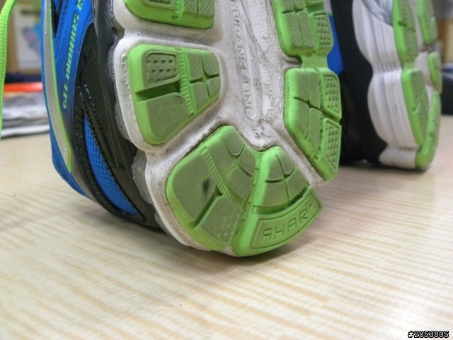 我的Asics nimbus 15 鞋底(問題請益)