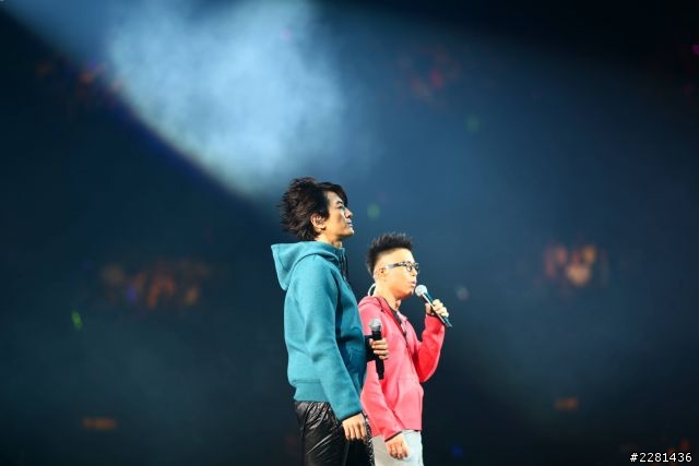 友情歲月演唱會 @ 新玩具 Canon 135L 開箱試拍