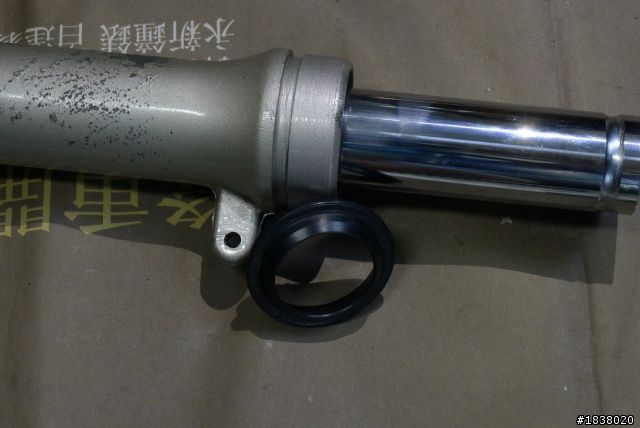 2013-11-16-換前叉油封和換叉油.碟盤.碟煞皮.輪胎.防塵套.等等