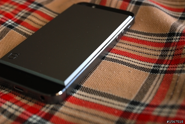 [開箱] CAFFEINE iPhone5付費套件 加碼 Tunewear FRAME x FRAME Shock Mount 搭配照