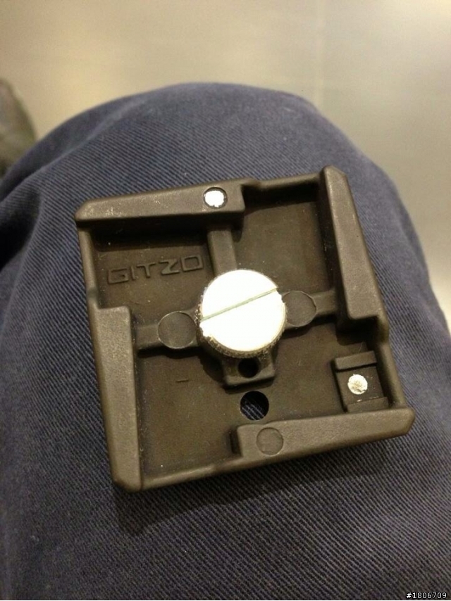 雲台連接相機底座的方型裝置,請進~