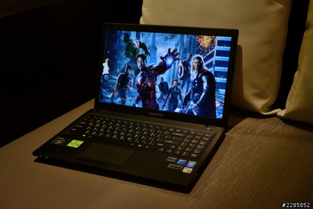 [分享]小弟的外接工作兼LOL機 GIGABYTE Q2556N