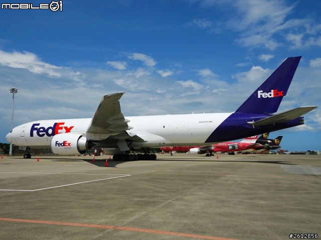 桃園機場賞鐵鳥