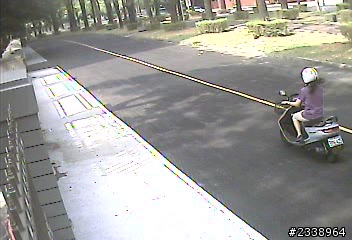 跪求大大幫忙讓監視器照到的車牌號碼清楚!