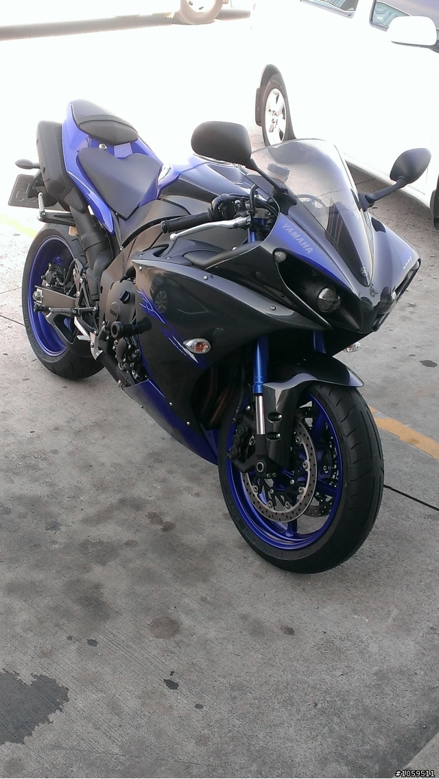 [ 開箱] 熱的喔~2014 R1 RACE BLUE