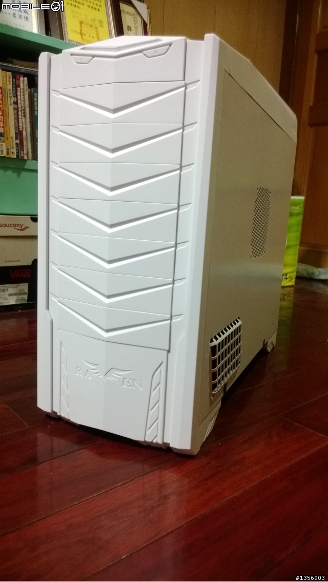 簡單開箱...銀欣白烏鴉RV03