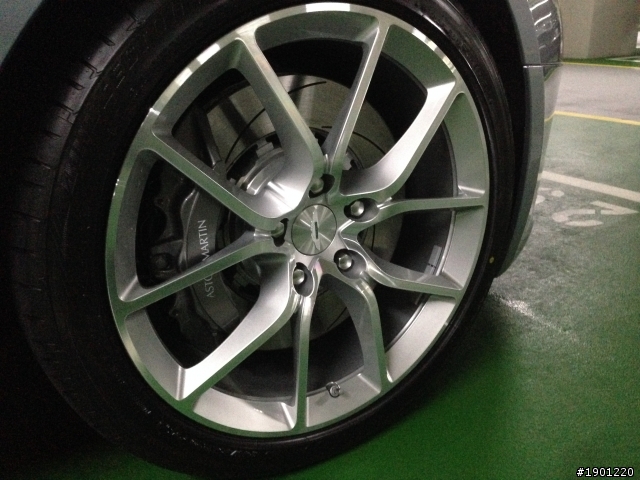 遇見 Aston Martin Rapide