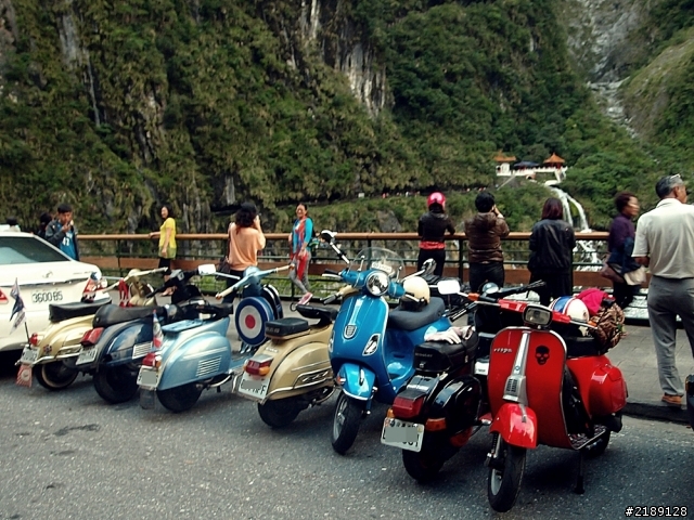 Vespa  Girl  Of  Taiwan 之 偉士四女孩長征花蓮