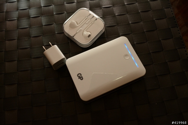 {分享}搶不到土豪金的iphone 5S 還有行動電源GL301開箱