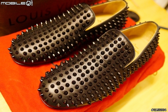 來雙紅底鞋吧!!! Christian Louboutin 男性 鉚釘鞋 開箱