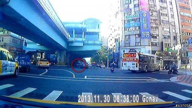 【車禍】又是轉彎車未禮讓直行路權的車禍(北市)