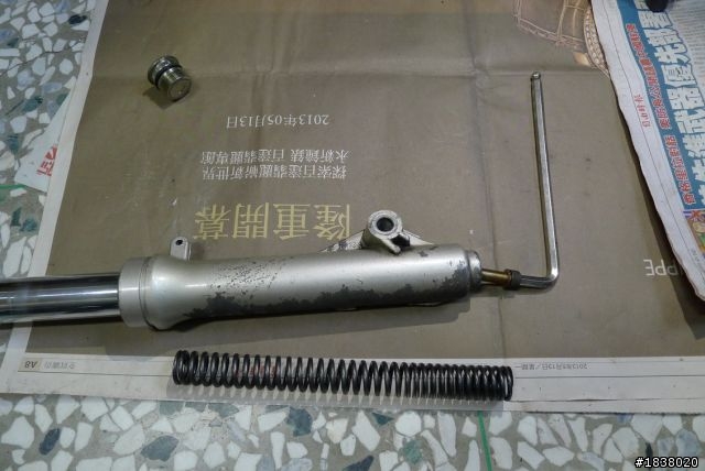2013-11-16-換前叉油封和換叉油.碟盤.碟煞皮.輪胎.防塵套.等等