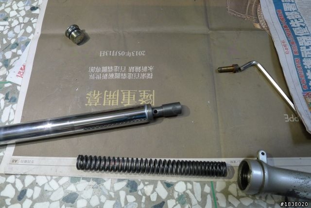 2013-11-16-換前叉油封和換叉油.碟盤.碟煞皮.輪胎.防塵套.等等