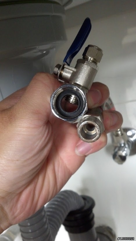 DIY安裝RO,在安裝進水三通時卡關了