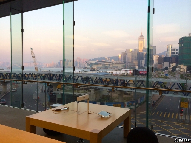 香港 IFC APPLE Retail Store And Lightning 傳輸線(Scosche strikeLine pro)
