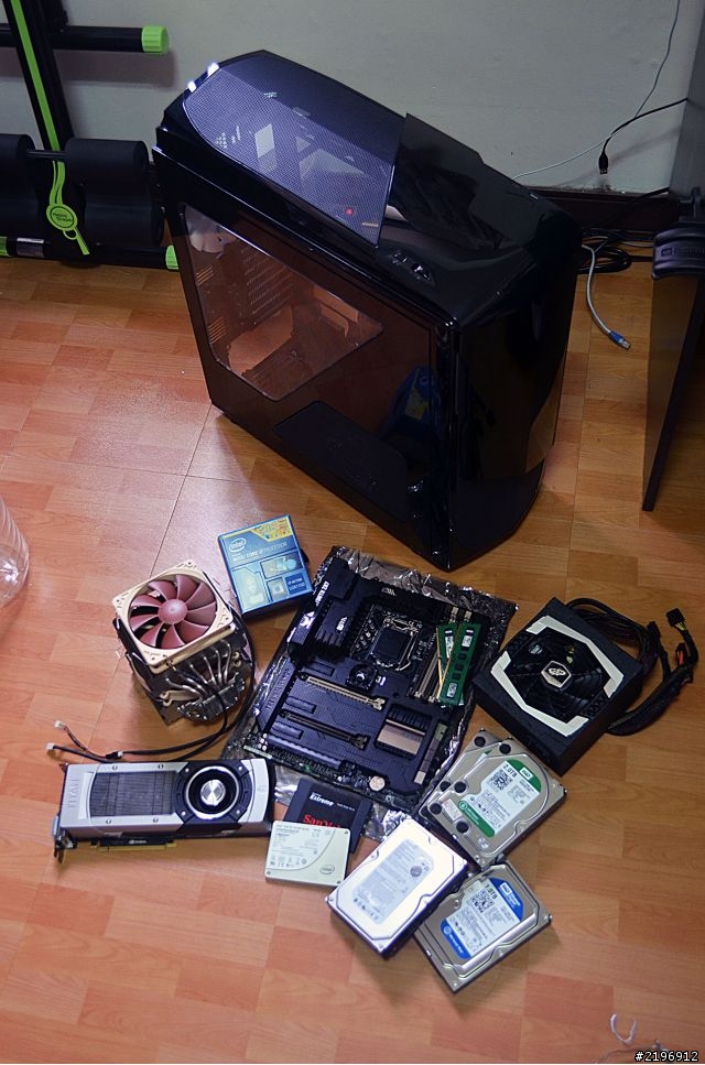 【自組分享】效能與靜音的平衡! i7 + Sabertooth + Titan，PHANTOM 530 通通裝進去!