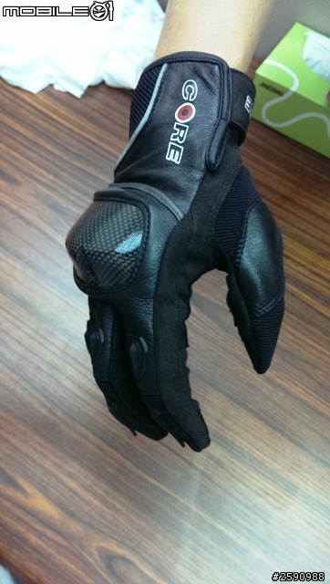 與komine相似度高的碳纖全真皮手套