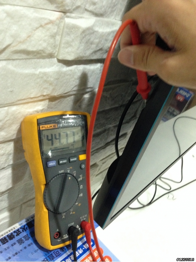 [請益]SONY電視55W800A 金屬邊框摸起來會麻麻的!(有圖有真相)更新
