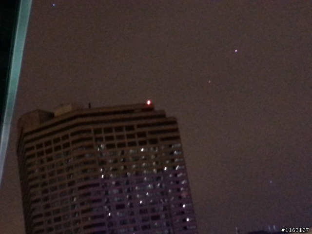 請問一下各位我拍到了甚麼 信義區上空的UFO?