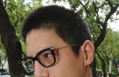 蔣先生這副鏡框～請教大家不知有人認得否？