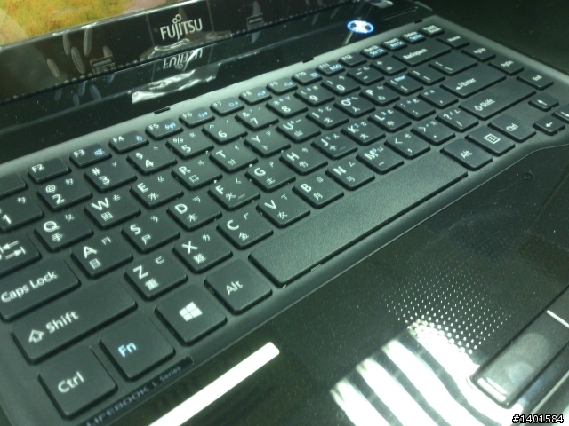 [開箱]Fujitsu LifeBook LH532A-VB322 買了...原來這就是迷夜黑呀?