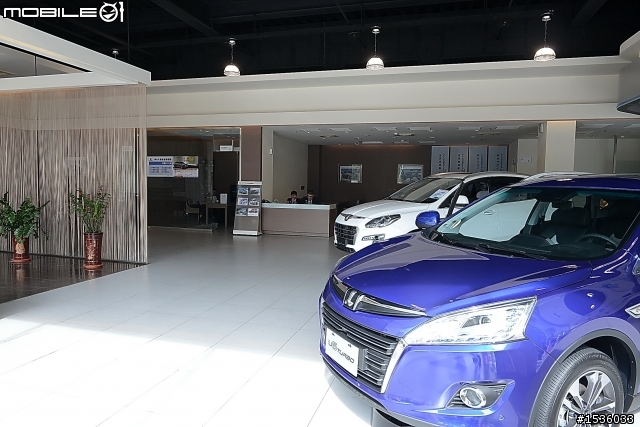 BOSCH GLM7000量測U6高22.3公分高，比U7矮，但比MPV高。