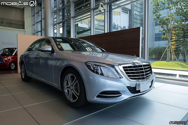 賞S400hybrid(影片介紹內裝)，巧遇台灣賓士總裁。