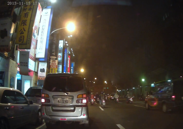【檢舉教學】自車行進間也可以檢舉 [併排停車]