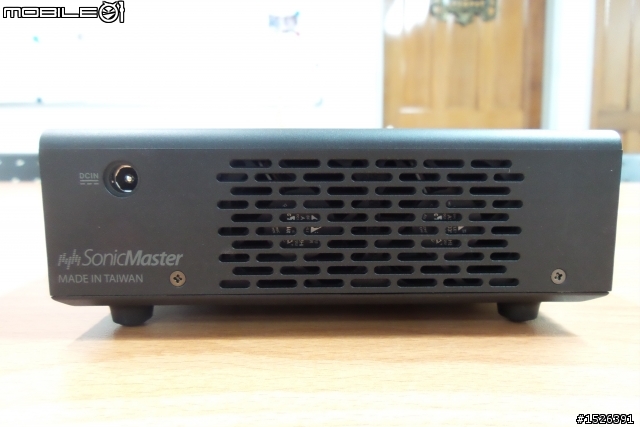 [開箱] ASUS B1M 輕巧投影機