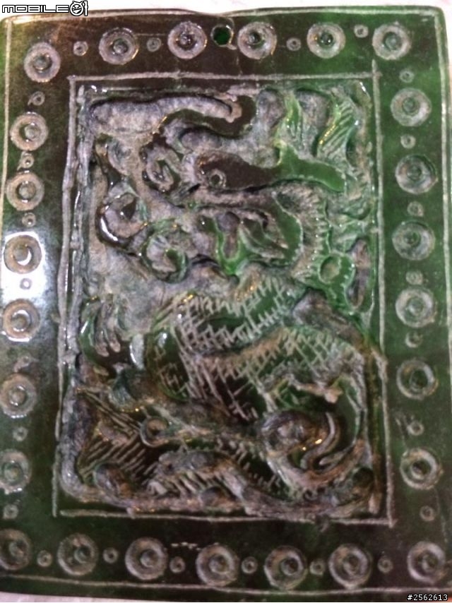 在清理人家搬家不要的東西時發現幾塊玉和勞力士錶