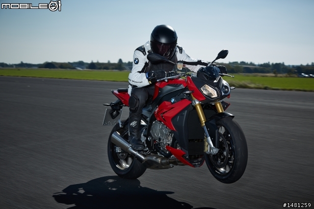 [EICMA2013] 街跑車 BMW S1000R新發表！ 2014年式 R nine T、R1200GS ADV米蘭亮相
