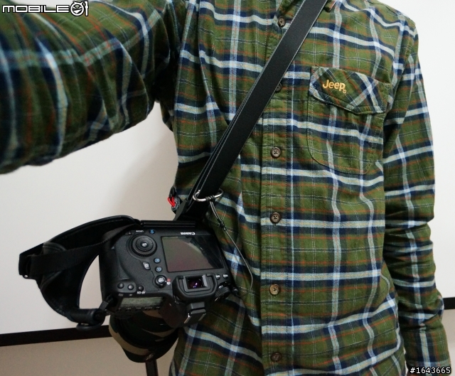 [開箱] JOBY Pro Sling Strap 相機快速背帶-隨附安全繩，多一層保障^_^