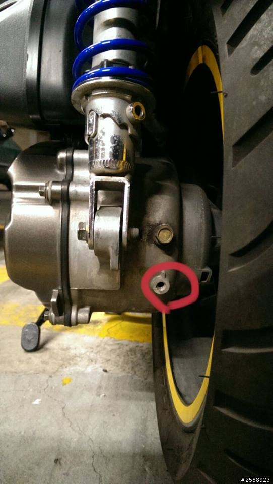 請問G6 150傳動後面的洞是正常的嘛?