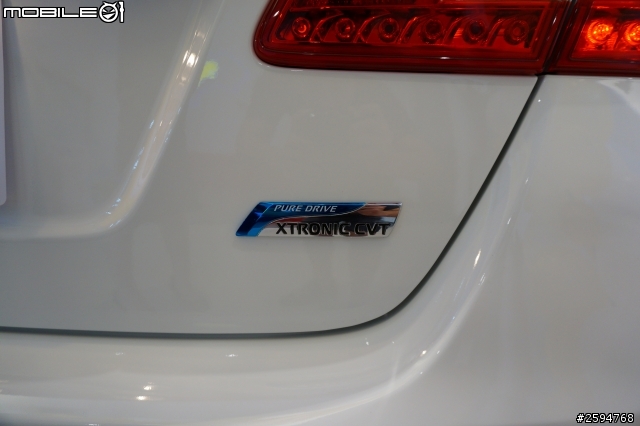交車順便偷拍Sentra~