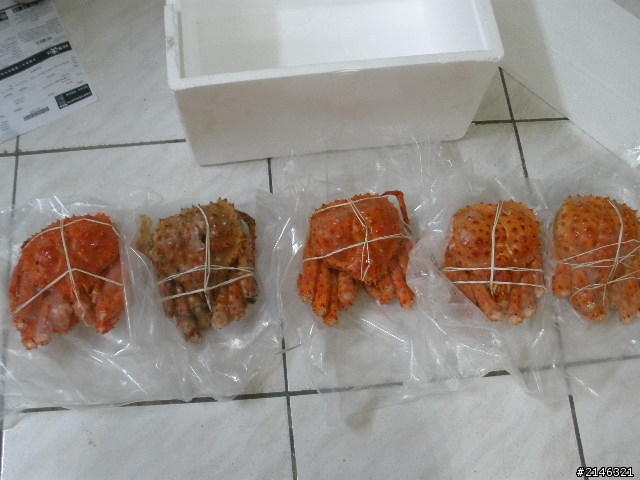 PCHOME網購帝王蟹開箱~~~
