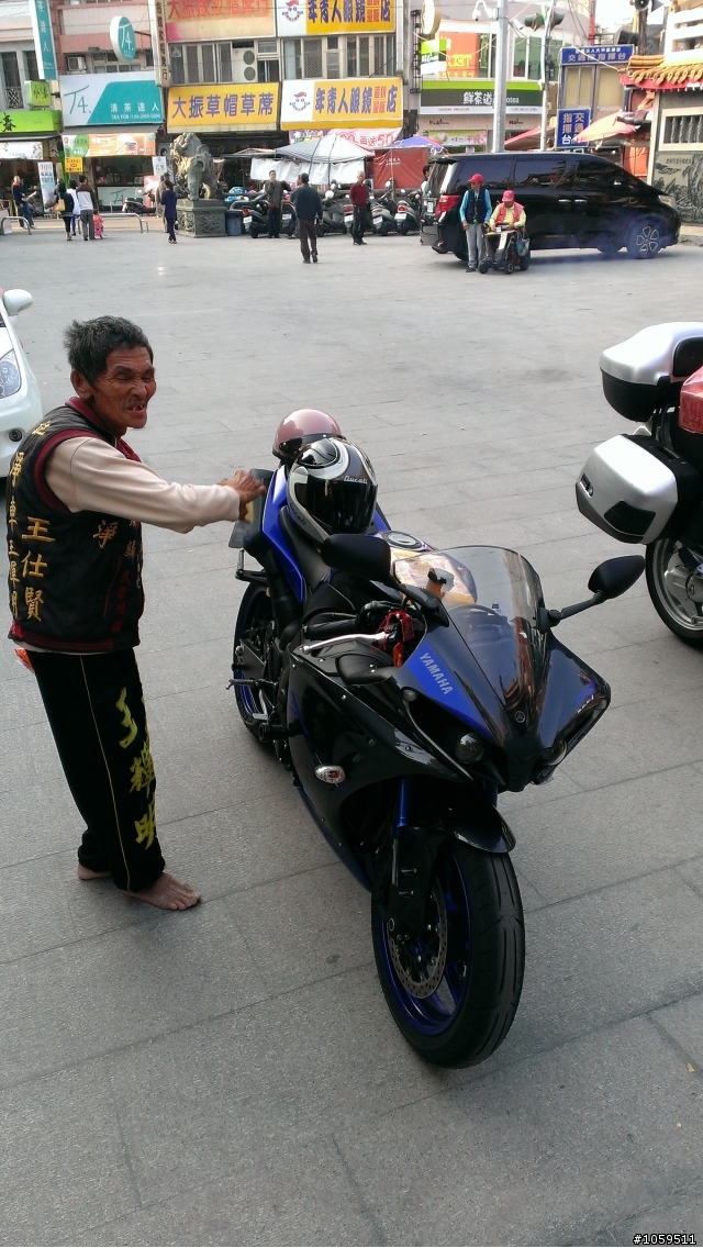 [ 開箱] 熱的喔~2014 R1 RACE BLUE
